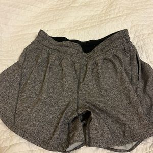 Lululemon like new Track that shorts